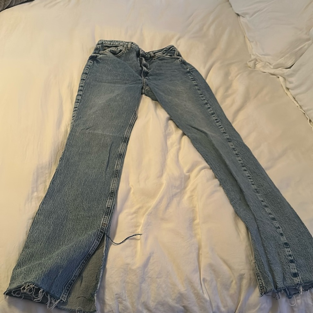 Zara 
High rise 
Straight leg split hem denim
Size 6